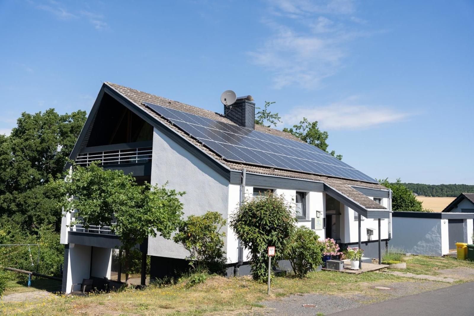 Ferienhaus Schoene Aussicht Ferienwohnung Gelb Hemfurth-Edersee エクステリア 写真